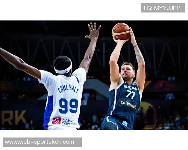 东契奇独自发力难救主26投15中砍下39分三分球命中率高达545